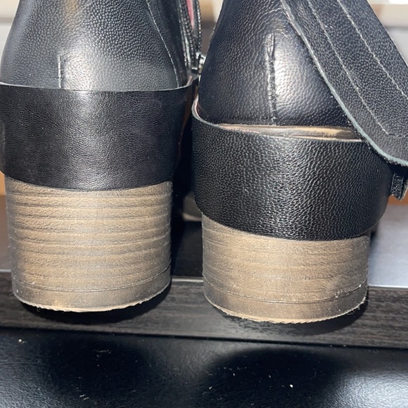 Boots - Picture 6 of 7